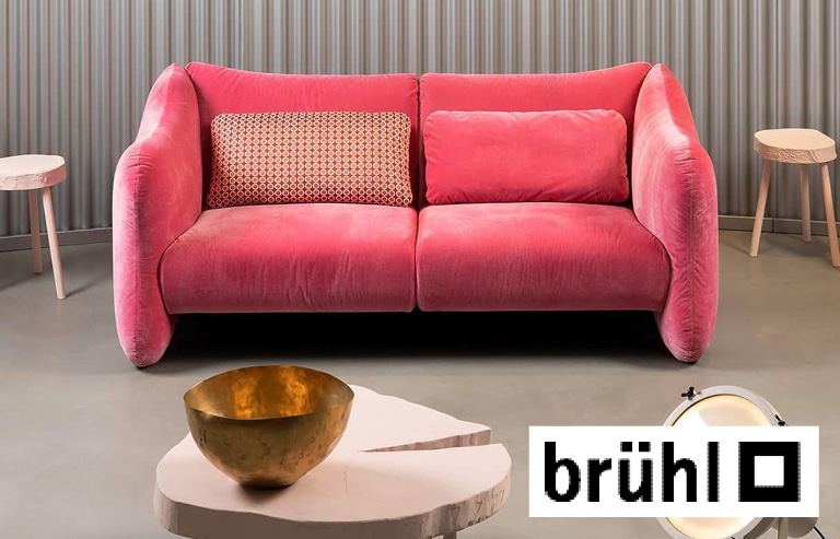 pinkfarbenes Sofa